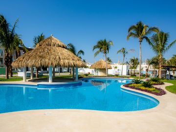 Departamento en Venta en Acapulco, Bonfil, 4 Recámaras, 2 baños, Club de Playa