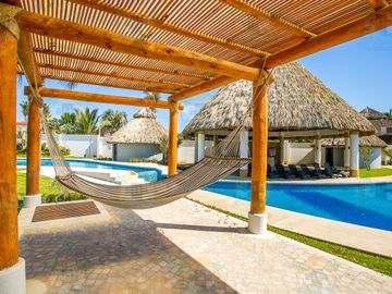 Departamento en Venta en Acapulco, Bonfil, 4 Recámaras, 2 baños, Club de Playa