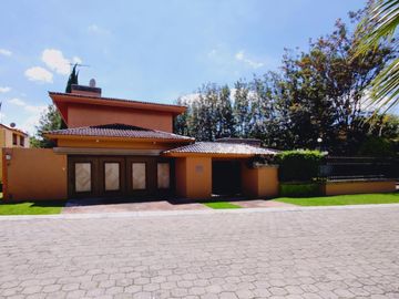 Casa Residencial en Venta, Fracc. Campestre del Bosque, Puebla