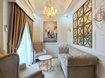 Rumah 3 lantai putih dengan rooftop di bangka kemang