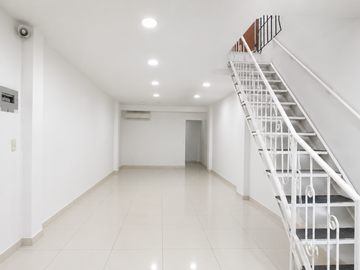 local en arriendo en españa. Cod A94457