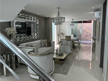 SE VENDE HERMOSA CASA EN LOS ALPES