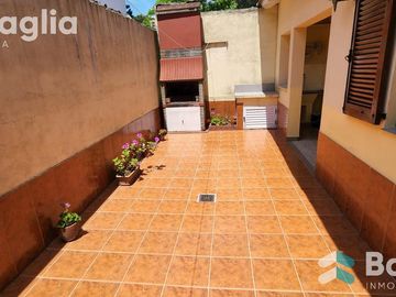CHALECITO EN PH CON COCHERA CUBIERTA Y PATIO - San Bernardo Del Tuyu