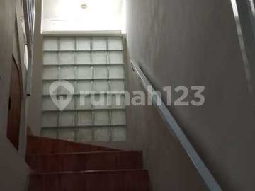 Rumah Indah Lokasi Strategis Dekat ke Lippo Mall Kemang dan Blok M di Cipete Utara - Jakarta Selatan