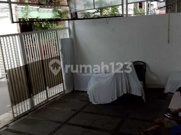 Rumah Indah Lokasi Strategis Dekat ke Lippo Mall Kemang dan Blok M di Cipete Utara - Jakarta Selatan