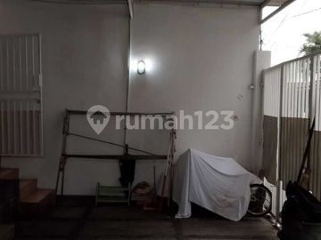 Rumah Indah Lokasi Strategis Dekat ke Lippo Mall Kemang dan Blok M di Cipete Utara - Jakarta Selatan