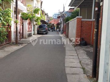 Rumah Indah Lokasi Strategis Dekat ke Lippo Mall Kemang dan Blok M di Cipete Utara - Jakarta Selatan