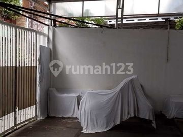 Rumah Indah Lokasi Strategis Dekat ke Lippo Mall Kemang dan Blok M di Cipete Utara - Jakarta Selatan