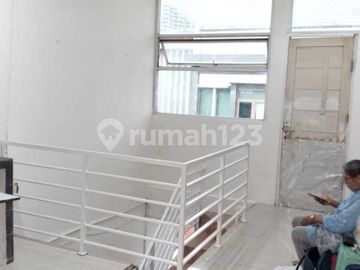 Rumah Indah Lokasi Strategis Dekat ke Lippo Mall Kemang dan Blok M di Cipete Utara - Jakarta Selatan