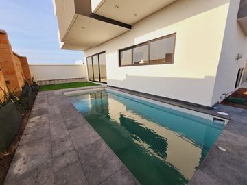 Casa en VENTA con ALBERCA fraccionamiento PUNTA TIBURON