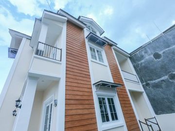 Rumah strategis di lembang mainroad 25mnt ke borma setiabudi cipaganti