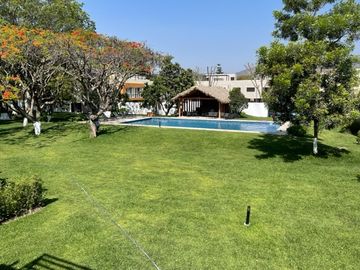VENTA DE CASA CON ALBERCA Y JACUZZI YAUTEPEC