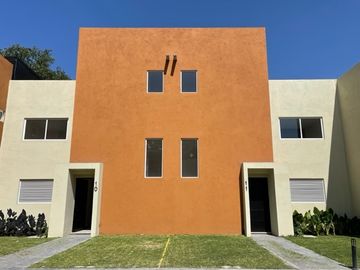 VENTA DE CASA CON ALBERCA Y JACUZZI YAUTEPEC