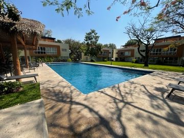 VENTA DE CASA CON ALBERCA Y JACUZZI YAUTEPEC