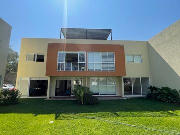 VENTA DE CASA CON ALBERCA Y JACUZZI YAUTEPEC