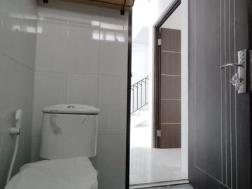 KOST TERMURAH DI MALANG, 5 KAMAR, AKSES PINGGIR JALAN