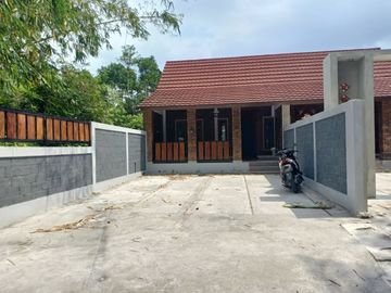 Unit Terbatas, Rumah Gaya Limasan di Lokasi Nyaman Randusari
