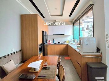TURUN HARGA. Rumah Siap Huni  Kondisi Terawat Di Discovery Bintaro