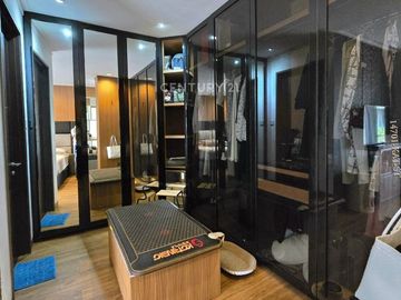 TURUN HARGA. Rumah Siap Huni  Kondisi Terawat Di Discovery Bintaro