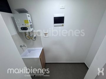 apartamento en arriendo en los colores. Cod A71956