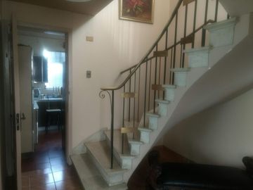 Vendo Excelente Casa Dos Pisos, Una Cuadra Del Mall