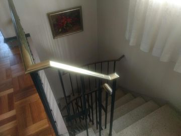 Vendo Excelente Casa Dos Pisos, Una Cuadra Del Mall