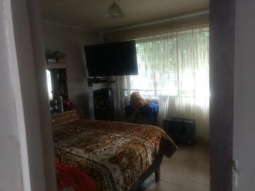 Vendo Excelente Casa Dos Pisos, Una Cuadra Del Mall