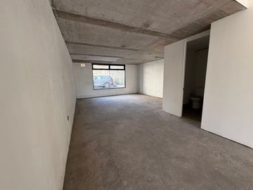 Local comercial de planta libre en obra calle Curico