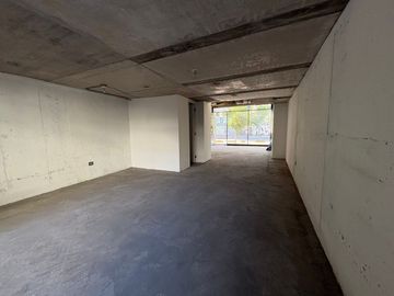 Local comercial de planta libre en obra calle Curico