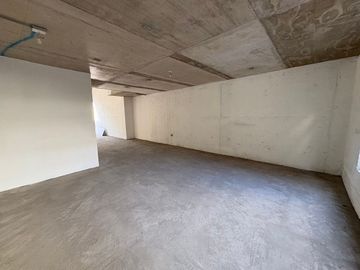 Local comercial de planta libre en obra calle Curico