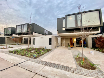 Casa en venta de 4 dorm. en Las Condes