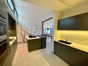 Casa en venta de 4 dorm. en Las Condes
