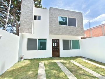 PREVENTA Casa + alberca en Jiutepec