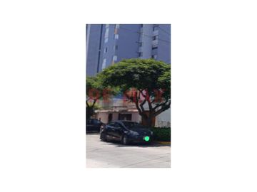 VENTA DE CASA COMO TERRENO Jesús María, Lima 
Excelente  terreno de 355.50 mts con parámetros para construir hasta 8 pisos a 30 mts de la Av Cuba cer