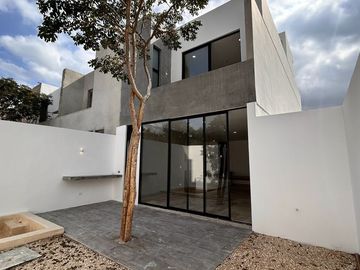 Casa tipo TH en preventa en la zona Country Club