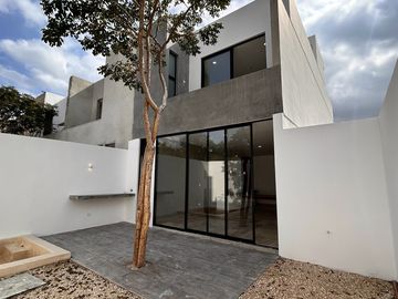 Casa tipo TH en preventa en la zona Country Club