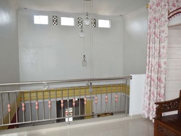DIJUAL RUMAH MEWAH 2 LANTAI DENGAN 5 KAMAR TIDUR