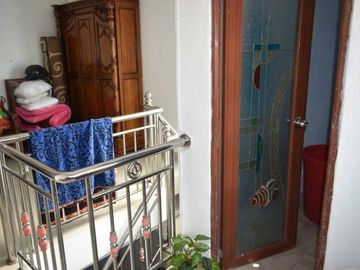 DIJUAL RUMAH MEWAH 2 LANTAI DENGAN 5 KAMAR TIDUR