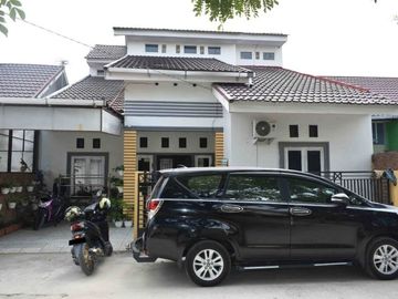 DIJUAL RUMAH MEWAH 2 LANTAI DENGAN 5 KAMAR TIDUR