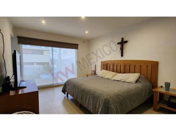 INCREIBLE OFERTA CASA CON SOTANO Y AMPLIO JARDÍN EN LOMAS DE JURIQUILLA AHORA MÁS ACCESIBLE