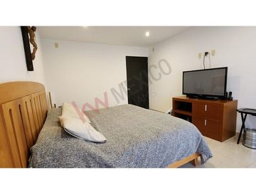 INCREIBLE OFERTA CASA CON SOTANO Y AMPLIO JARDÍN EN LOMAS DE JURIQUILLA AHORA MÁS ACCESIBLE