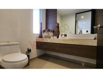 INCREIBLE OFERTA CASA CON SOTANO Y AMPLIO JARDÍN EN LOMAS DE JURIQUILLA AHORA MÁS ACCESIBLE