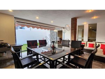 INCREIBLE OFERTA CASA CON SOTANO Y AMPLIO JARDÍN EN LOMAS DE JURIQUILLA AHORA MÁS ACCESIBLE