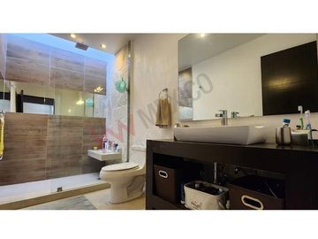 INCREIBLE OFERTA CASA CON SOTANO Y AMPLIO JARDÍN EN LOMAS DE JURIQUILLA AHORA MÁS ACCESIBLE