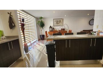 INCREIBLE OFERTA CASA CON SOTANO Y AMPLIO JARDÍN EN LOMAS DE JURIQUILLA AHORA MÁS ACCESIBLE