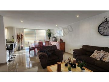 INCREIBLE OFERTA CASA CON SOTANO Y AMPLIO JARDÍN EN LOMAS DE JURIQUILLA AHORA MÁS ACCESIBLE
