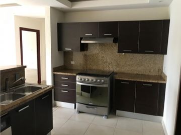 Se Vende Apartamento en Embassy Club Clayton