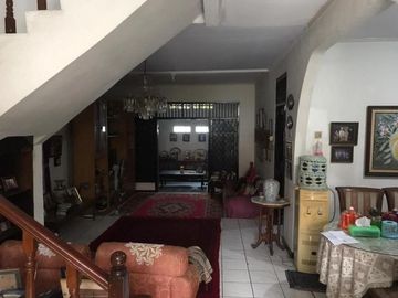 Rumah second 2 lantai, lokasi strategis ada garasi dan carport