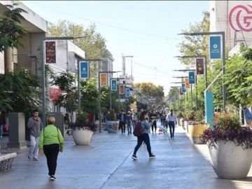 GREENWOOD VENDE PISO EN PEATONAL AV. RIVADAVIA, EN EL CENTRO DE SAN JUAN