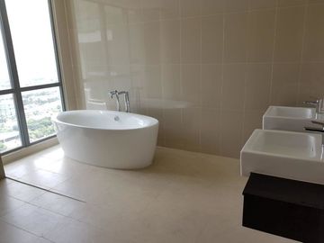 Apartemen ST Moritz Tipe SkyLoft 2 Lantai Semi Furnished